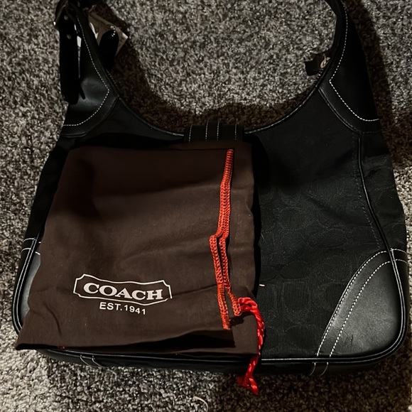 Coach 8K03 NWT & 17 Years OLD?!?! Yes! Signature Hobo w/ dust bag in Black - Picture 4 of 8